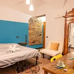 Lovingenoa Old - Stone Apartment