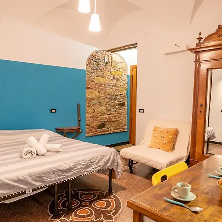 Lovingenoa Old Stone Apartment