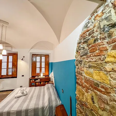 Lovingenoa Old Stone Apartment