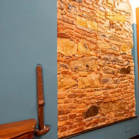 Lovingenoa Old Stone Apartment *